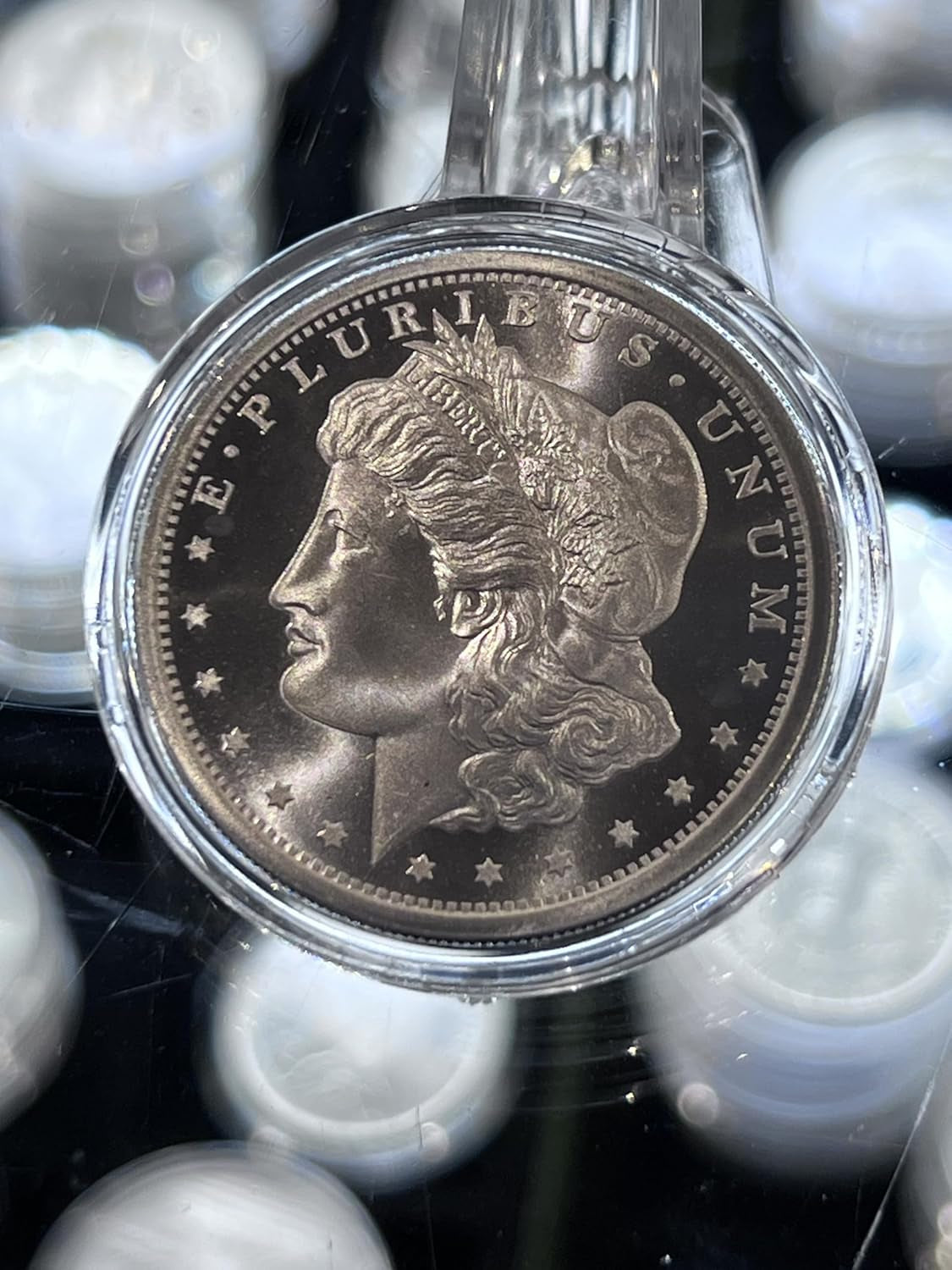 1 Oz Silver Morgan Circle round in Capsule