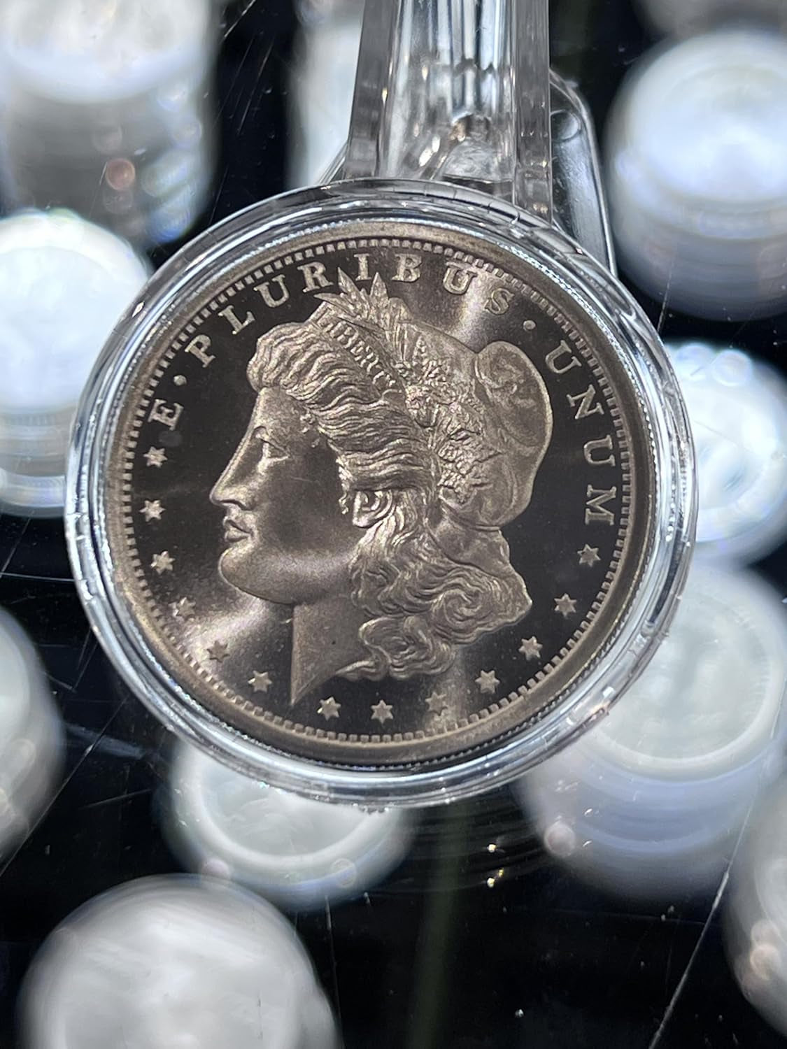 1 Oz Silver Morgan Circle round in Capsule