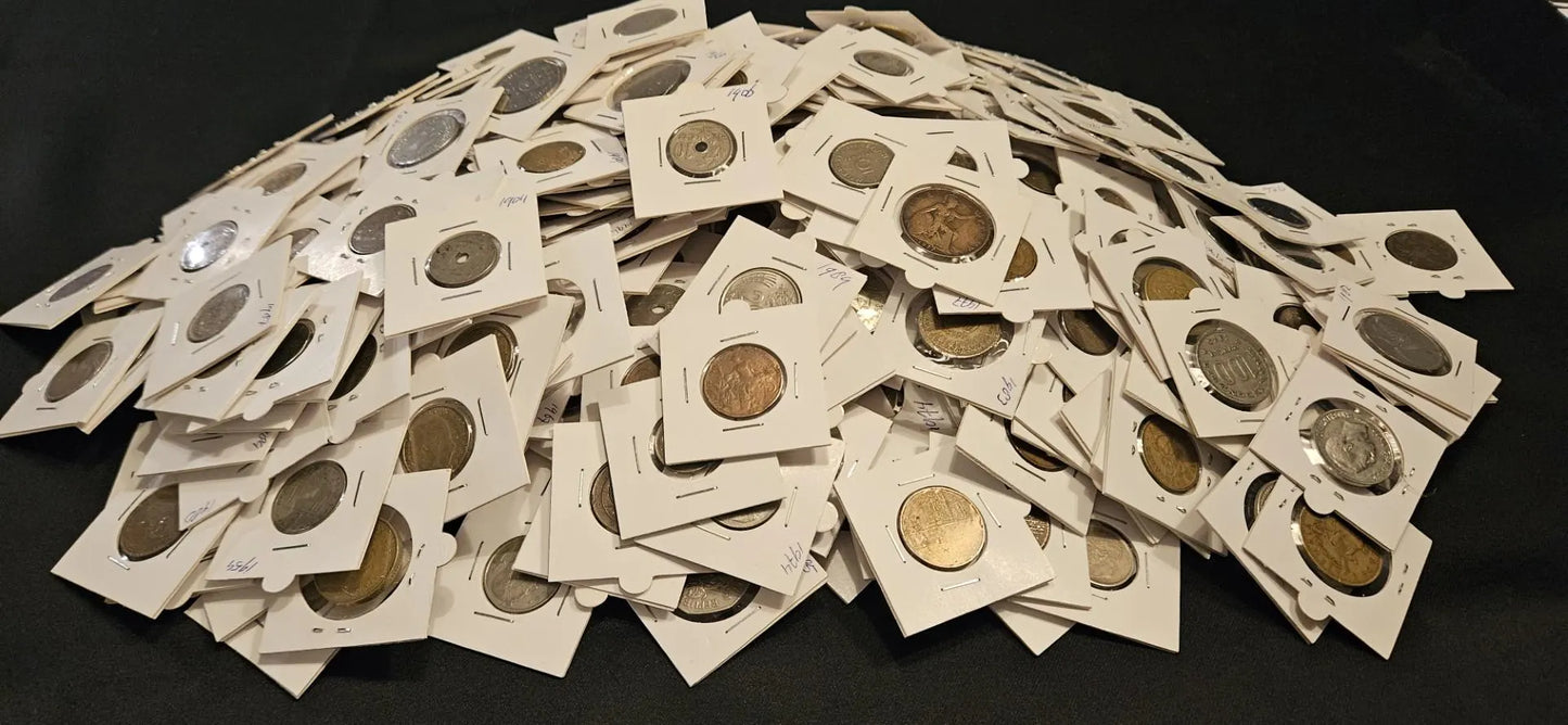 25/50 High-Quality World Coins in a Cardboard Holder + 100-Year-Old Coins + Unique Coin Wallet – Perfect for Collectors