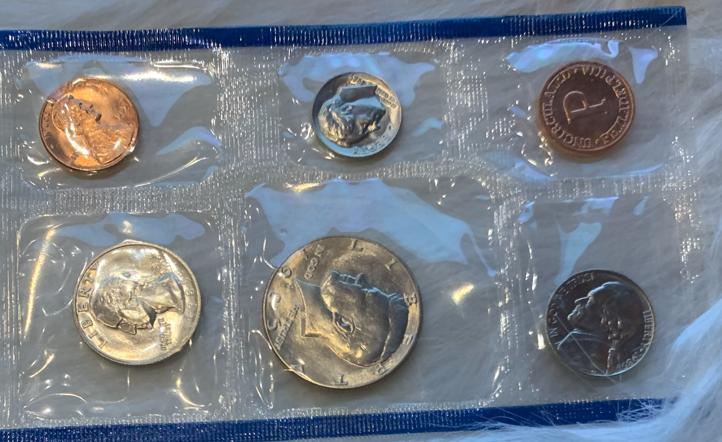 Authentic 1985 U.S. Mint Uncirculated Coin Set with Original Packaging – Pristine Condition